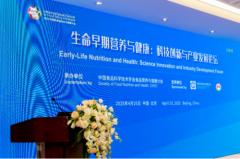 <b>以金领冠珍护铂</b>